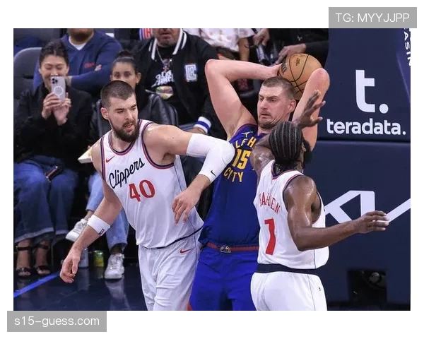 快船第三节轰35-20攻击波,哈登伦纳德联手锁胜局 快船第三节轰35-20攻击波,哈登伦纳德联手锁胜局