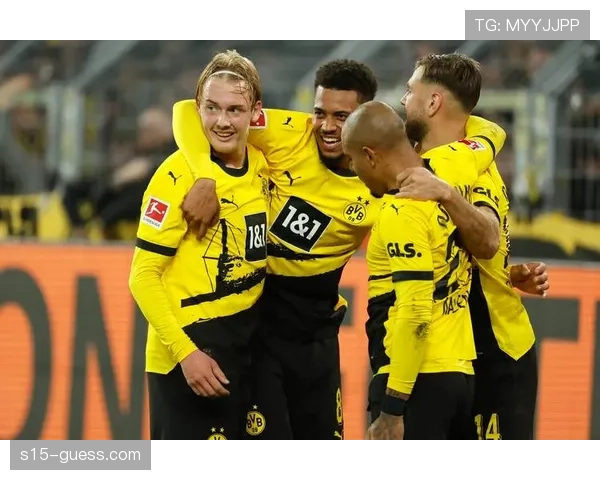 多特蒙德球迷终场哨响后高歌，支持球队八轮不败