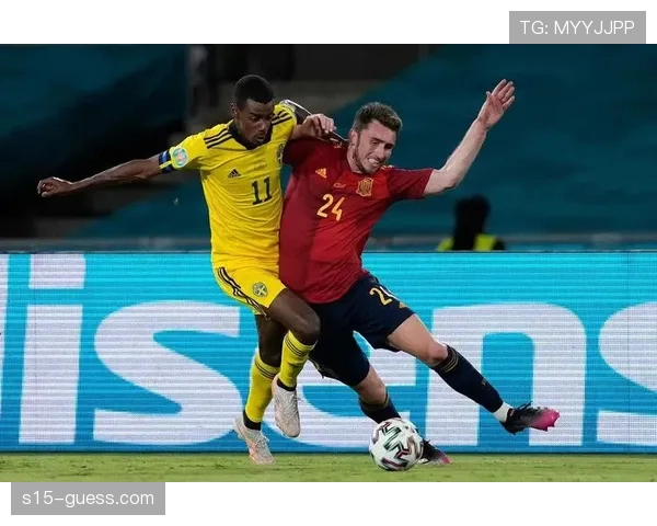 巴黎小球迷举牌支持球队，恩里克场边指挥